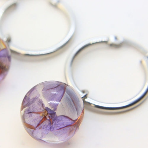 Stainless steel hoop earrings with preserved South African Fynbos flowers in resin, handmade in Cape Town — RHYN