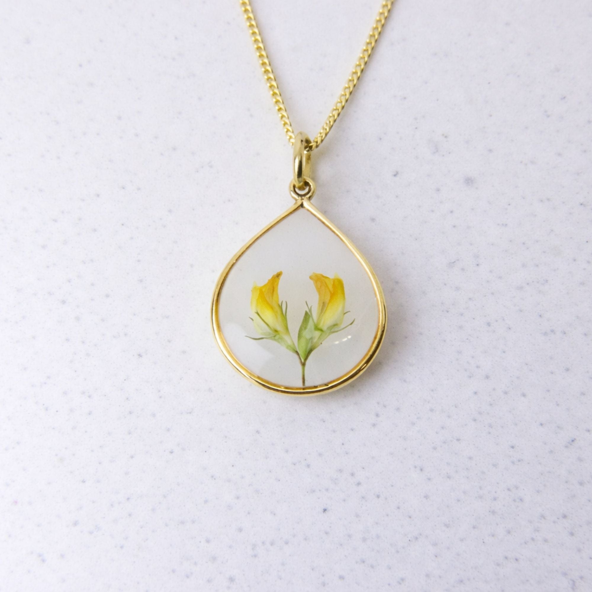 Resin necklace with preserved South African clover flower, Cape Town jewellery — RHYN