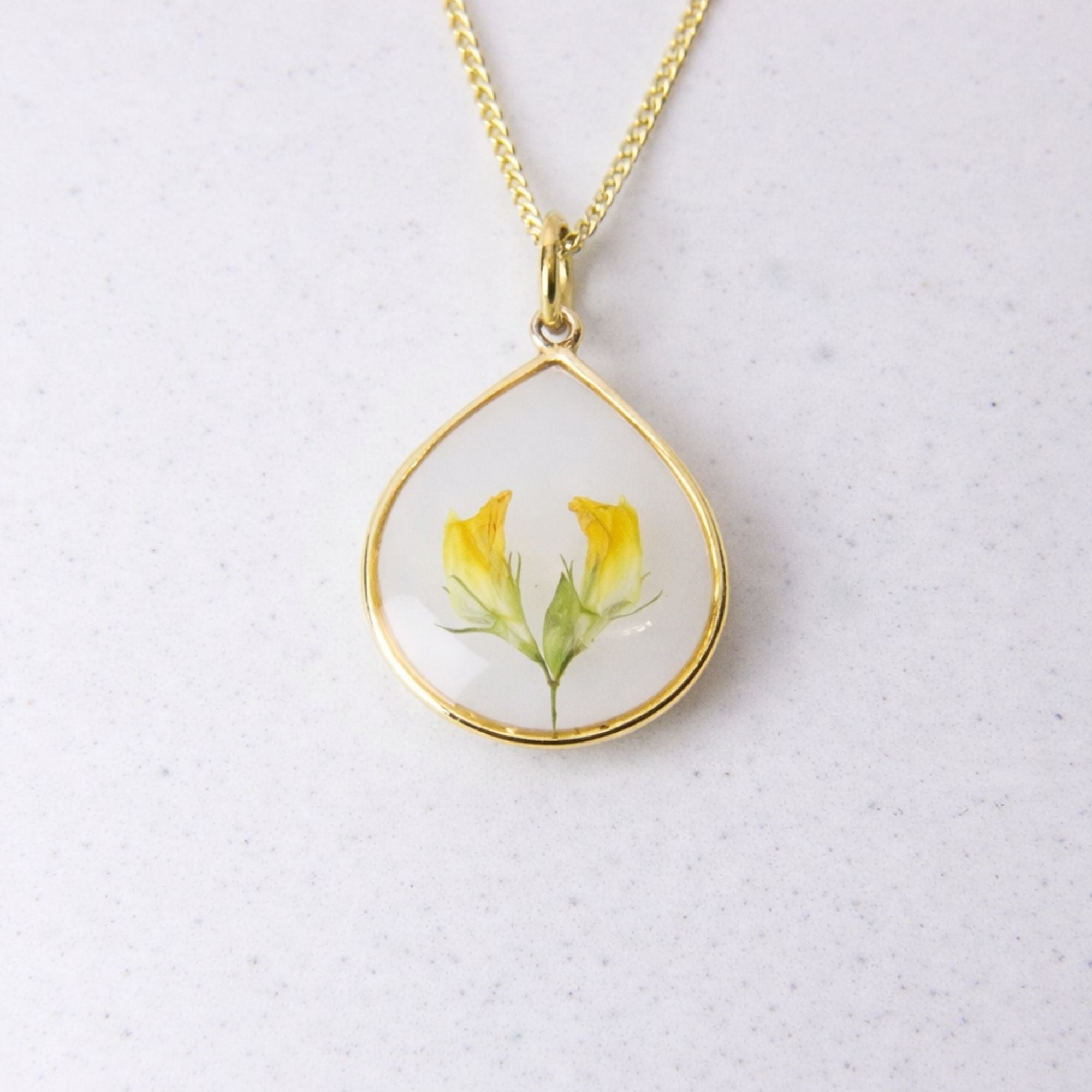 Resin necklace with preserved South African clover flower, Cape Town jewellery — RHYN