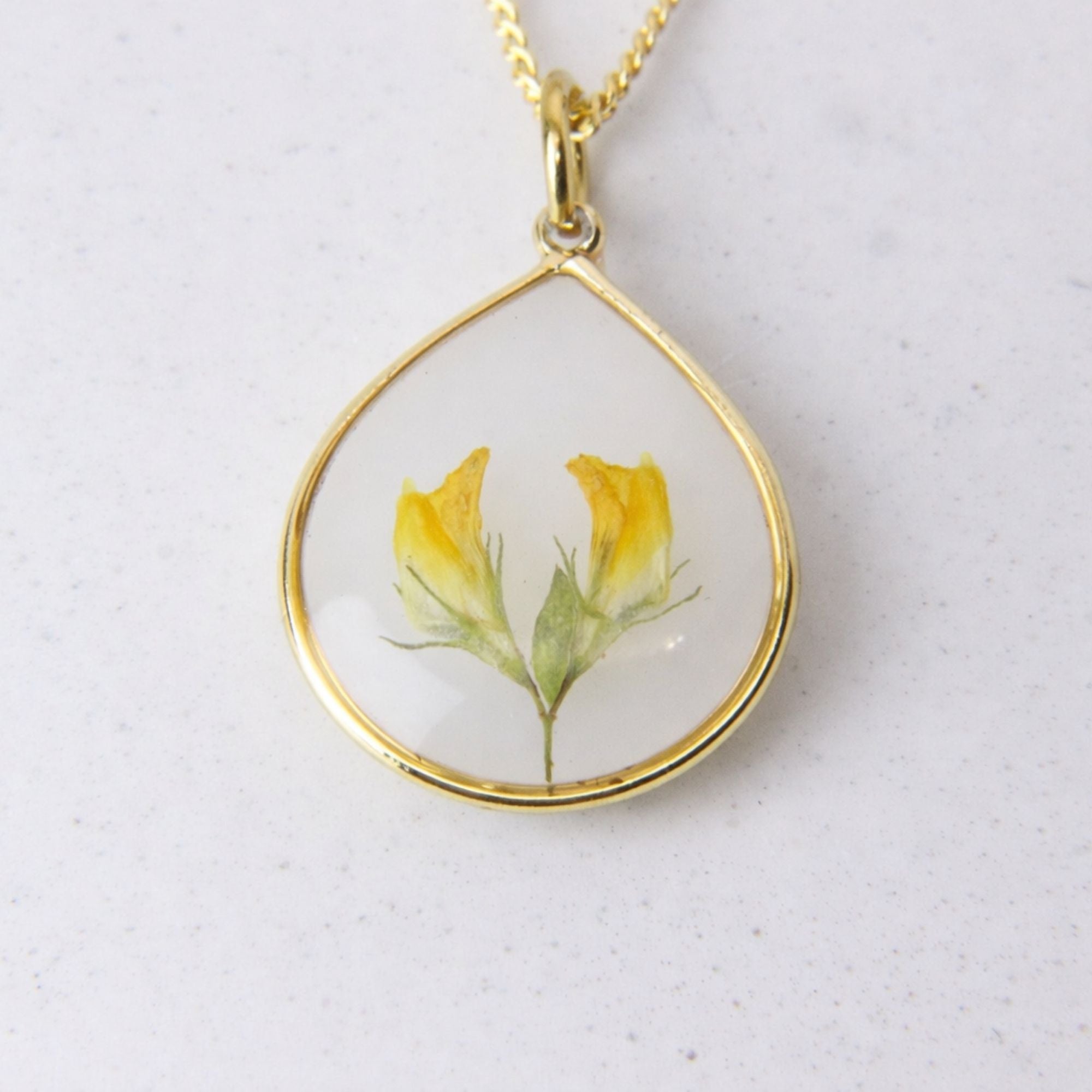 Resin necklace with preserved South African clover flower, Cape Town jewellery — RHYN