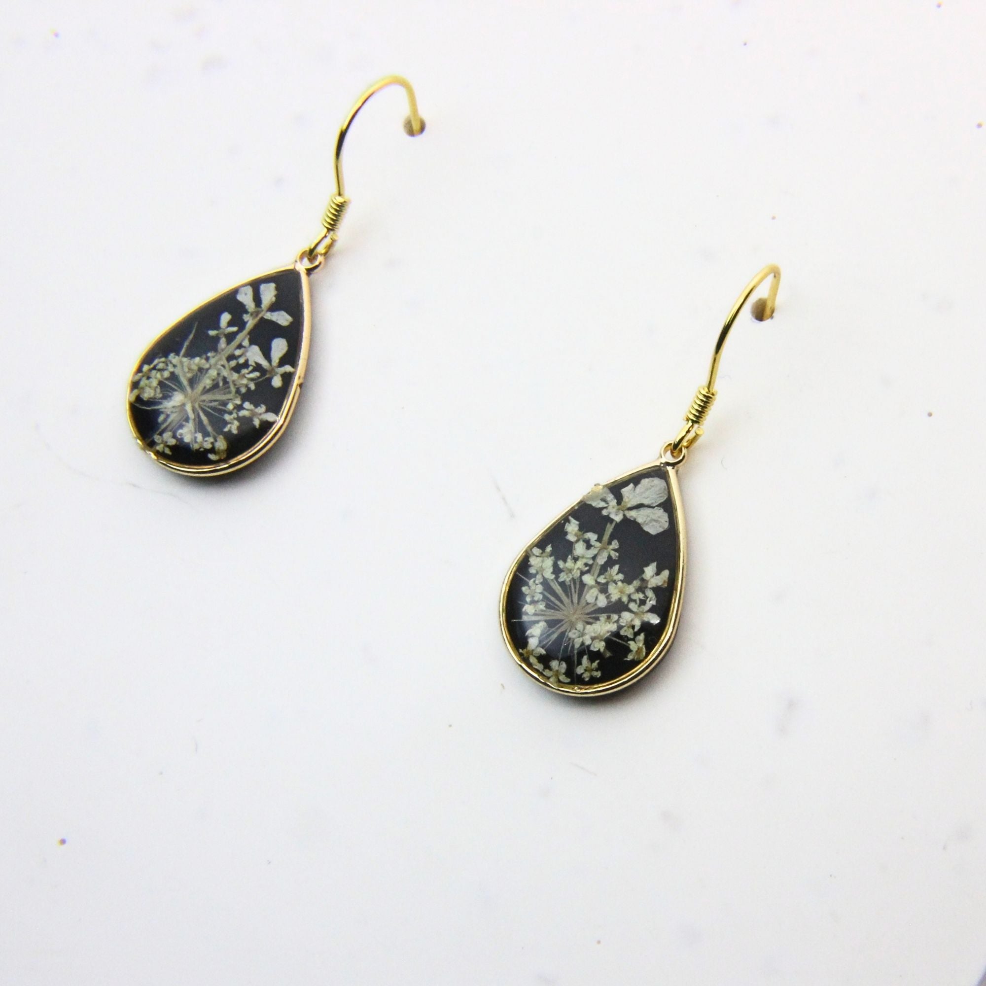 Resin earrings with preserved South African lace flowers, Cape Town jewellery — RHYN